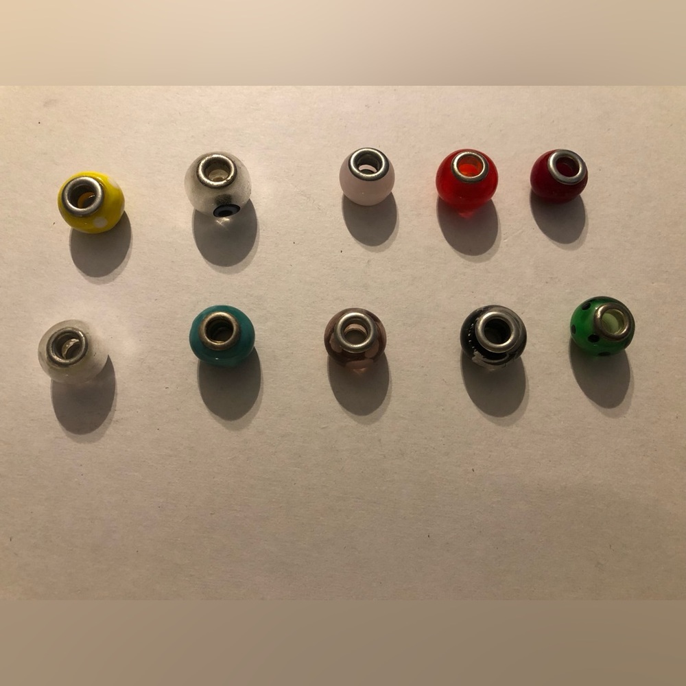 Pack of 10 beads.